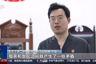 跨界联动！维尼修斯送詹姆斯球衣 后者回送签名一份